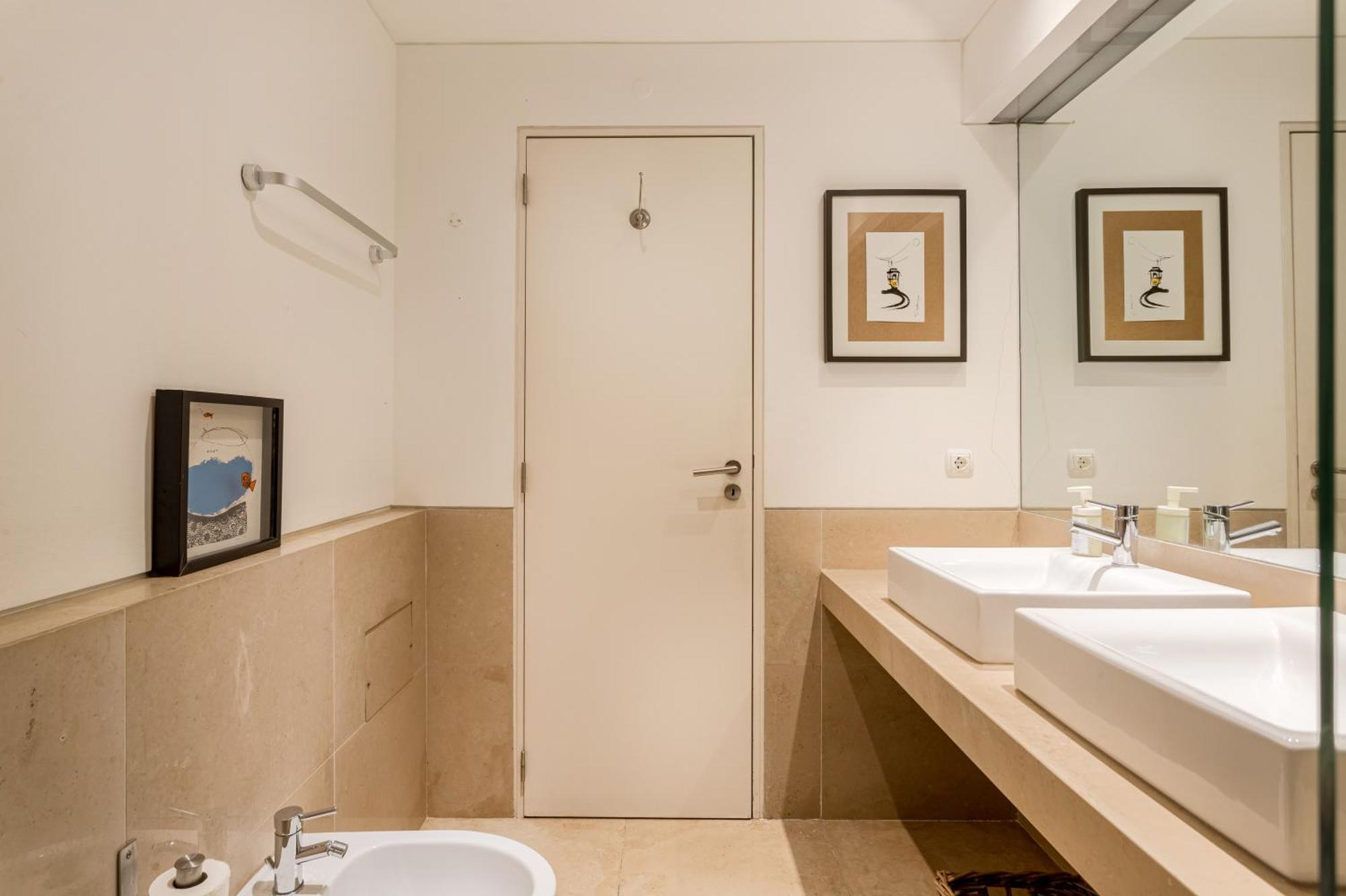 Chiado Mercy II Apartment Lisbon Exterior photo